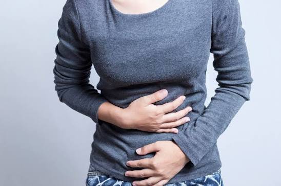 Mounjaro prende o intestino? Por que acontece e o que ajuda